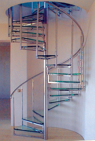 Кольцевая металлическая лестница